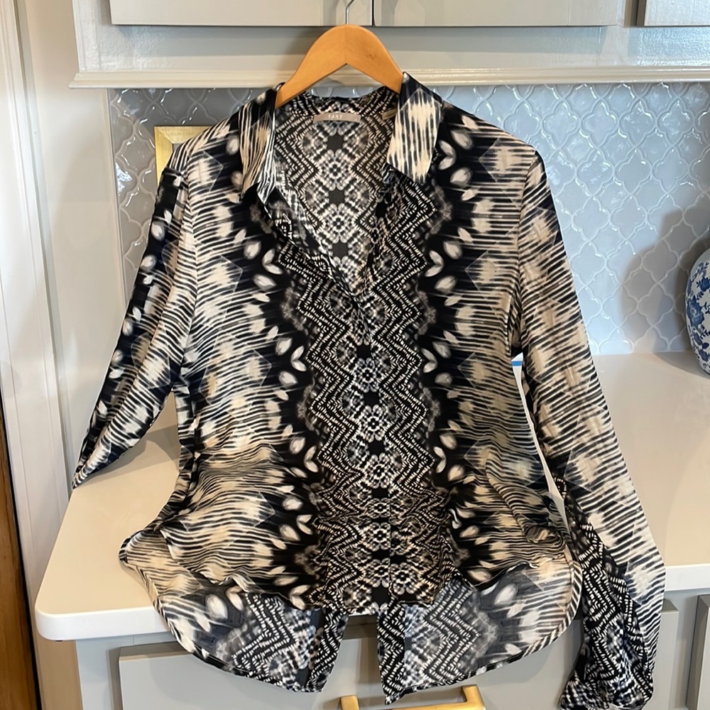 Tart Size M black and cream button front shirt